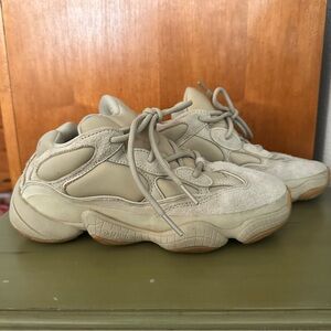 Adidas Yeezy 500 Stone Galet Men's
Size 6 women’s size 7